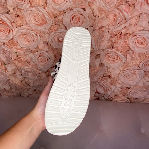 White western lacing up cow print sneakers - Picture 3 of 5